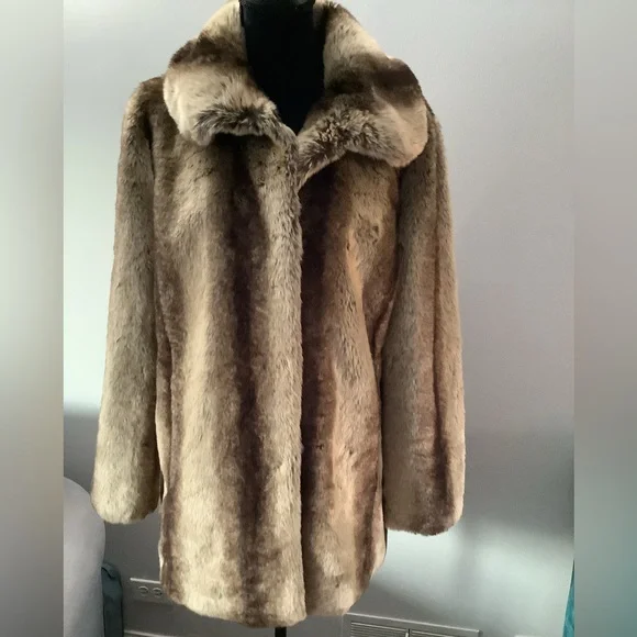 ジャケット・アウター Faux Fur Reversible Coat Women's Reversible Faux Fur Coats & Jackets | Nordstrom
